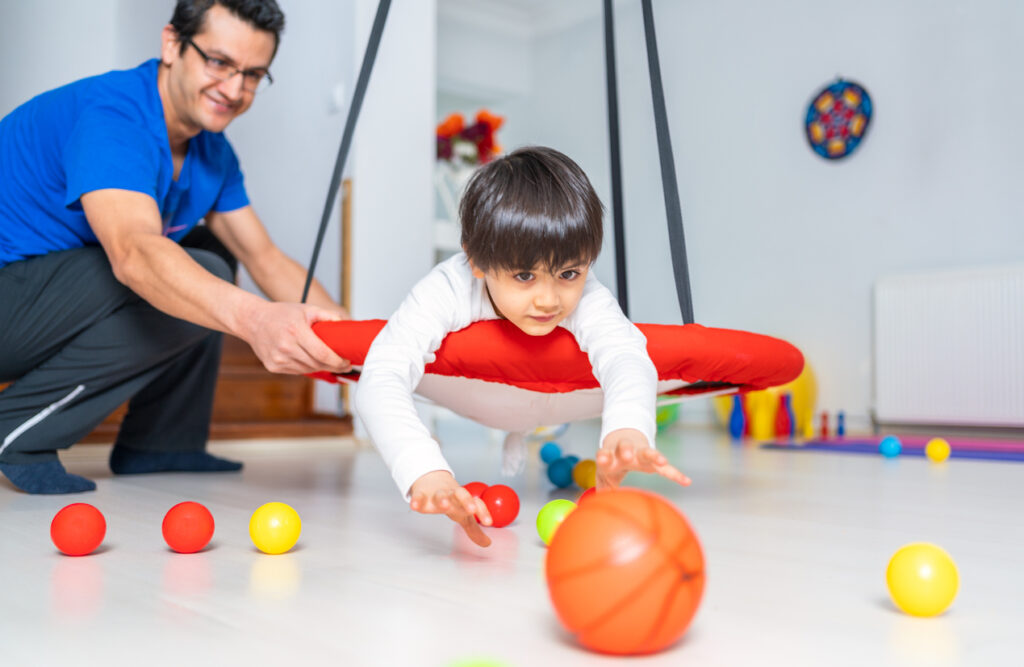 enfant atteint de paralysie cérébrale, leucomalacie, en kinésithérapie intensive